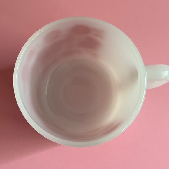 Vintage fireking milk glass mug with red flower design - Picture 4 of 5